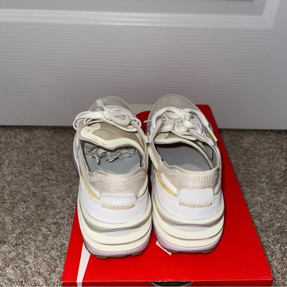 Nike Waffle One - Picture 6 of 9